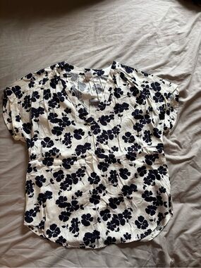 Gap Navy Floral V-Neck Blouse Short Sleeve Lightweight Top Wom